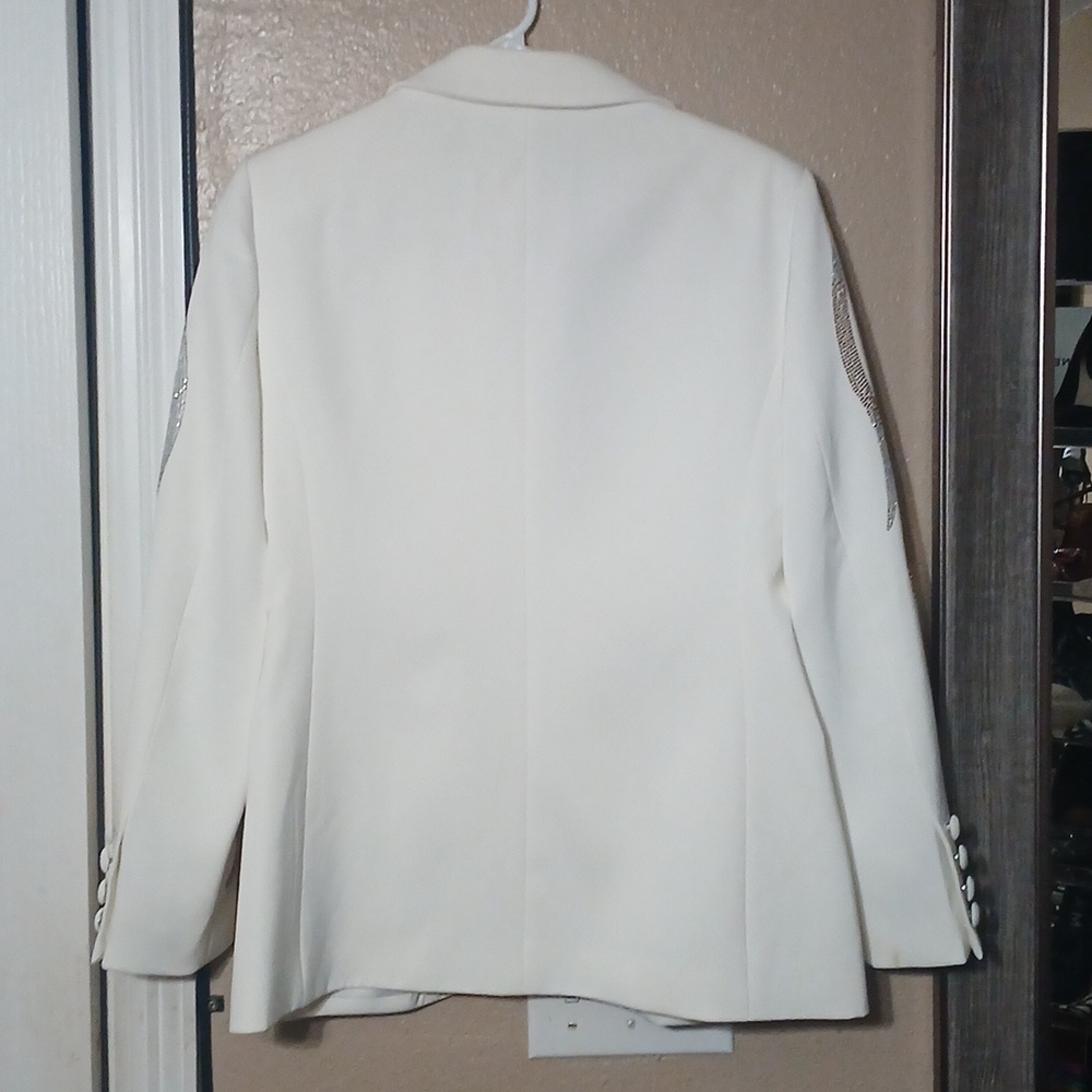 Elegant White Blazer with Silver and Gold Accents - Picture 2 of 2